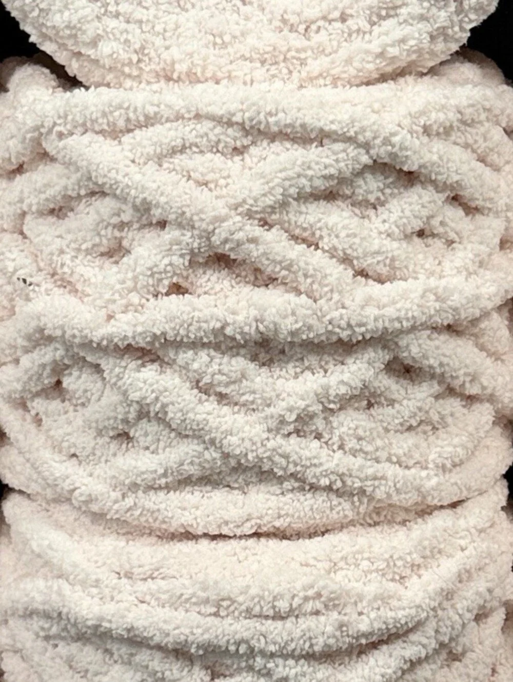 Reclaimed Yarn Super Bulky Chenille 2033 Yds Pale Pink 1196g (6 Cakes)